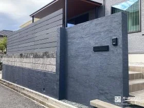 素材感と色味に配慮した上質な門周り[施工後]