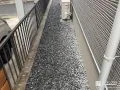 砂利で雑草対策をした犬走り