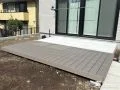 グレーウッドの優しいカラーがお庭に馴染むウッドデッキ