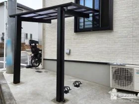 サイクルポートとラックを設置し駐輪スペースを整えた工事