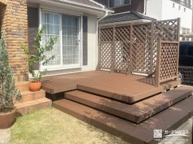 段床とフェンスを取り付けて快適にご使用いただけるデッキ工事