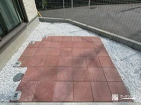 白砂利とコンクリート平板を組合わせて使いやすく整えたお庭工事