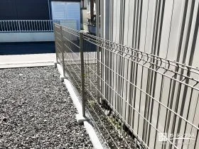 敷地の安心感を高める、控えめで馴染みやすい境界フェンス[施工後]
