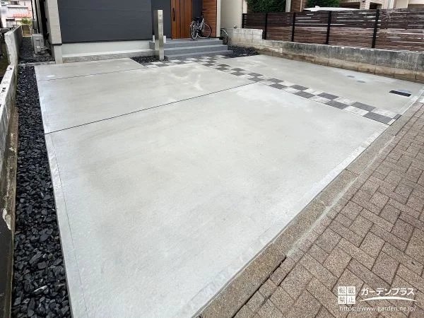 モノトーンの玄関アプローチがアクセントになったお庭周り工事