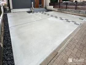 モノトーンの玄関アプローチがアクセントになったお庭周り工事