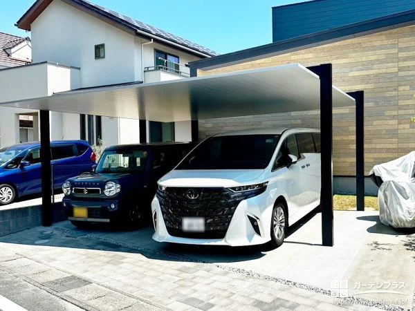スタイリッシュでモダンなカーポートを設置した駐車スペース工事