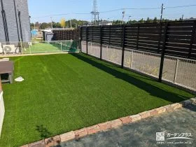 人工芝とフェンスの施工で安心してワンちゃんが遊べるお庭工事