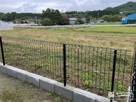 圧迫感なく境界を区切るメッシュフェンス[施工後]
