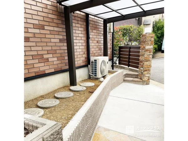 門柱裏を整えた雨の日も安心の駐輪スペース