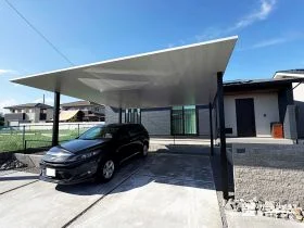 モダン外構にぴったりのノイズレスなカーポート[施工後]