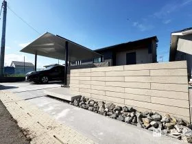 住まい全体がすっきりと整ったシンプルモダンな新築外構