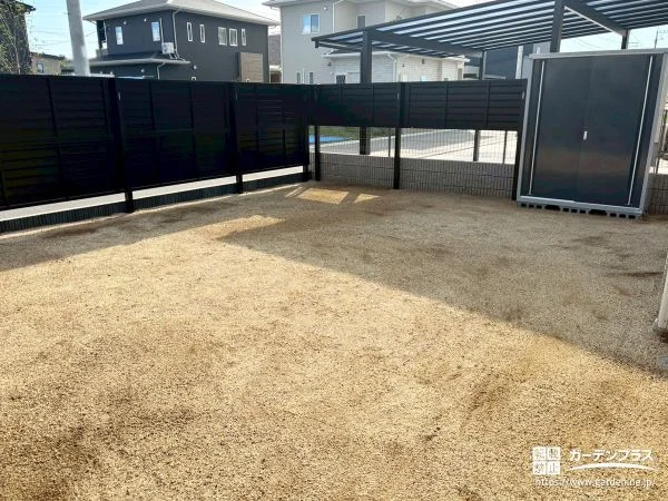 暮らしに合わせて整えたシンプルな主庭づくり