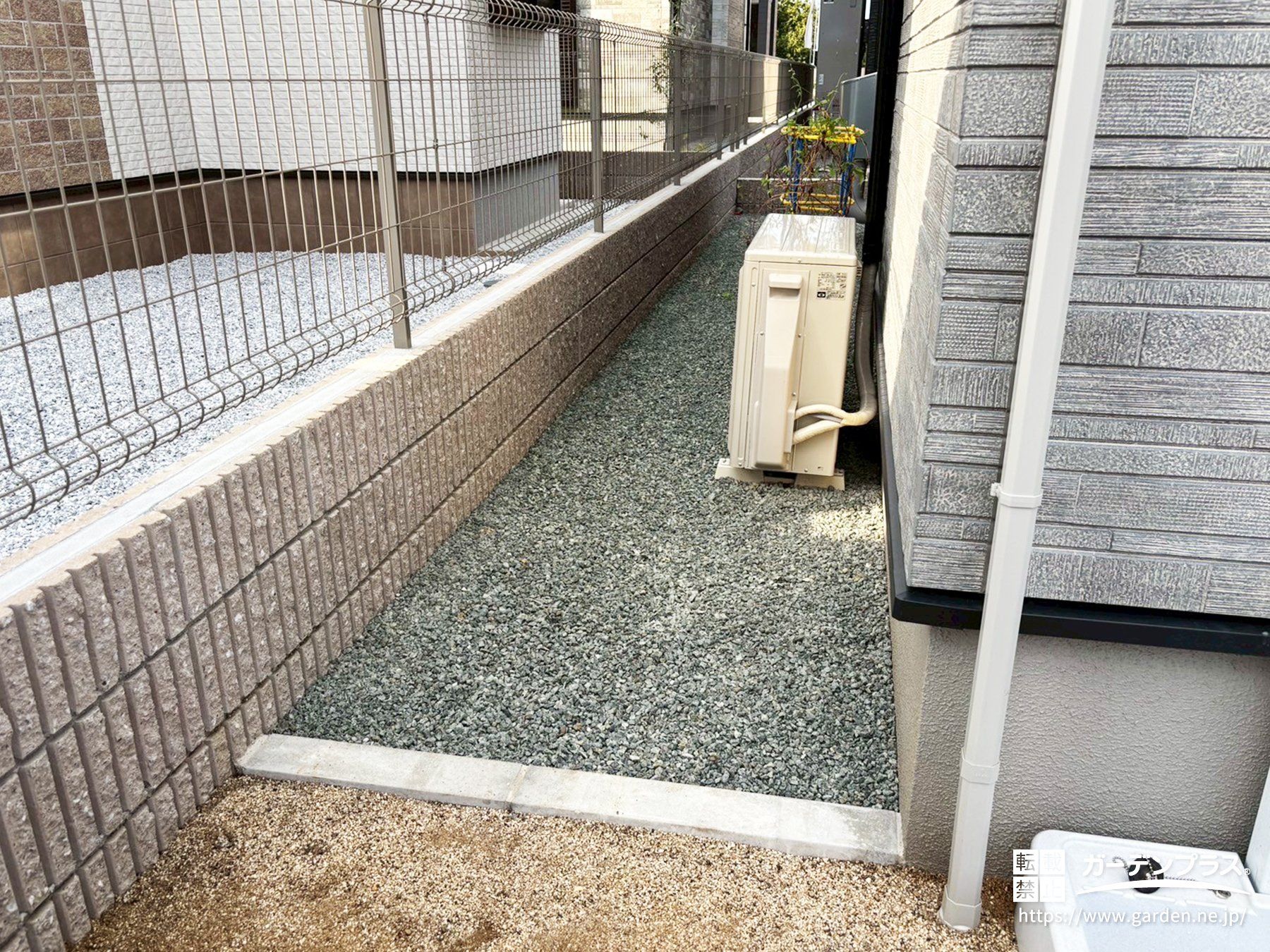 歩きやすさと管理のしやすさを両立する犬走り
