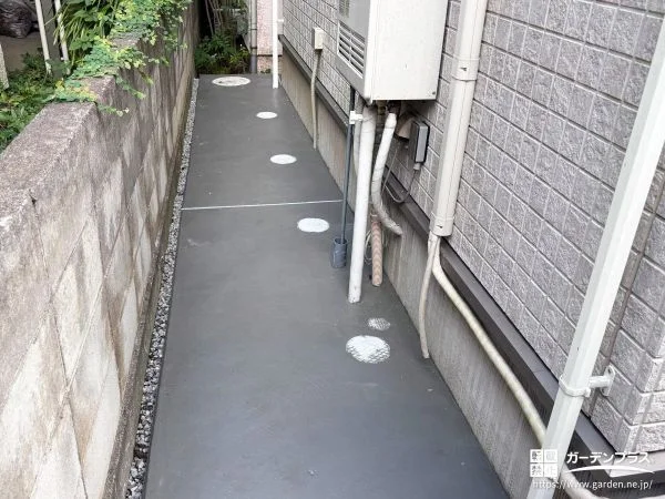 砂利スリット入りのコンクリートでローメンテナンスな犬走り工事