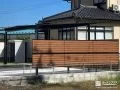 木目調が優しい印象の目隠しフェンス