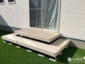 段床付きでお庭との行き来がスムーズなウッドデッキ[施工後]