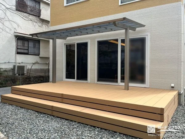 段床付きの広々ウッドデッキでお子様の遊び場を確保した工事