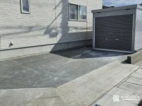 大切なバイクを守る頑丈なバイクガレージの設置と雑草対策工事