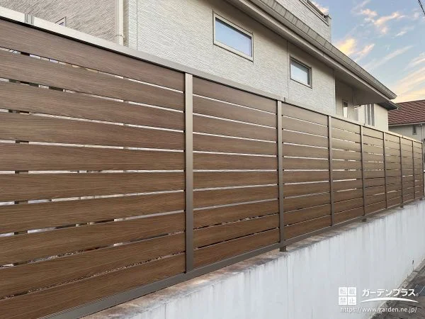 植栽を伐採して目隠しフェンスを設置したローメンテナンス化工事