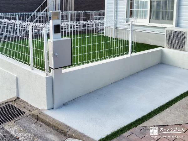 スリムで動線の邪魔をしない機能門柱設置と駐車スペース拡張工事