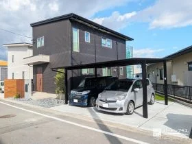 建物の色調に寄り添う、ナチュラルモダンの新築外構