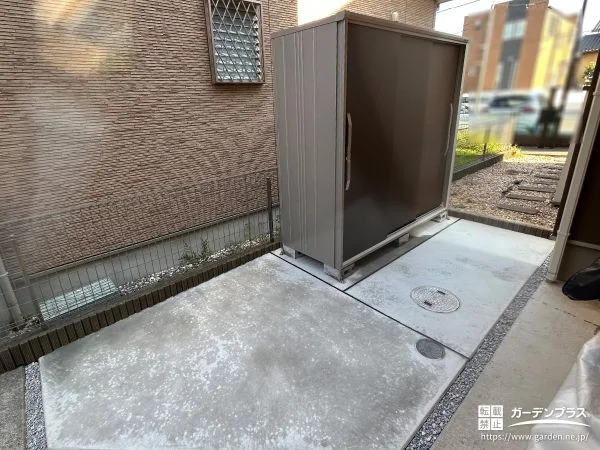 木目調の扉がナチュラルな印象を演出する物置を設置した工事