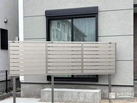 高尺フェンスと車止めの設置で安心感を向上させた外構工事