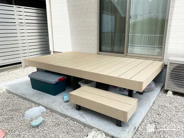 お子様の遊び場として最適なステップ付きウッドデッキ設置工事