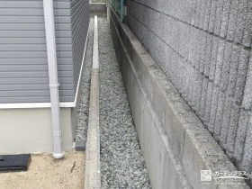 犬走りの雑草対策[施工後]