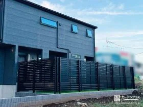 木調フェンスであたたかみをプラスする目隠しフェンス[施工後]