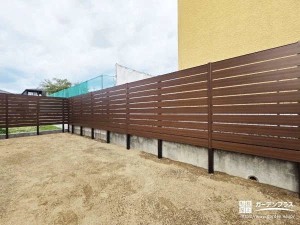 家庭菜園にも配慮した、日当たりも叶える目隠しフェンス