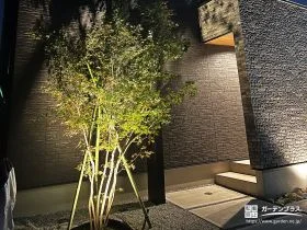植栽と光で魅せる、シンプルモダンな玄関まわり[施工後]