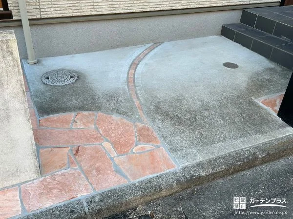 自然石が華やかなアクセントをプラスした玄関アプローチ工事