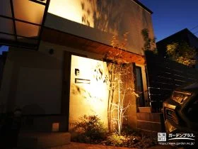 普段の動線をやさしく誘導するスポットライト[施工後]