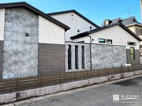 視線をやわらかく遮る目隠しフェンス[施工後]