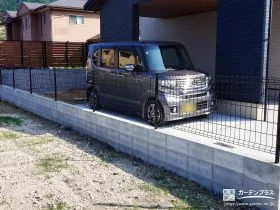 圧迫感なく境界を区切るフェンス[施工後]