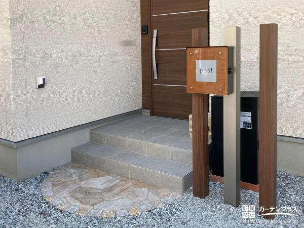 玄関前スペースを可愛らしく彩ったインターロッキング舗装工事