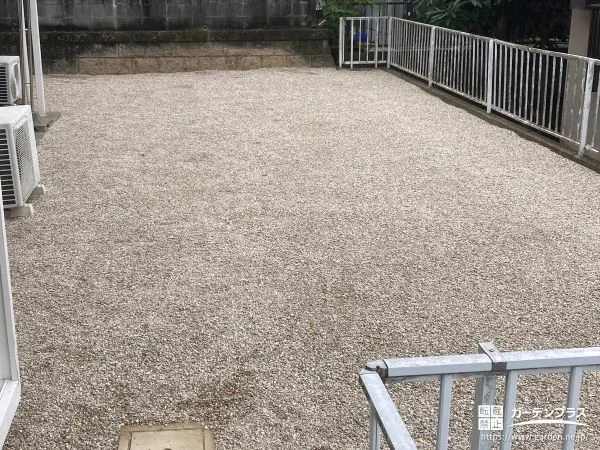 防草シートと優しい色合いのさなげ砂利で雑草対策をしたお庭工事