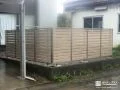 明るい木目調のフェンスでお庭を囲いプライバシーを確保した工事