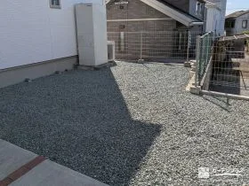 砂利を敷設してすっきりと雑草対策[施工後]