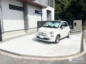 日々の停めやすさと清掃のしやすさを最優先した駐車スペース[施工後]