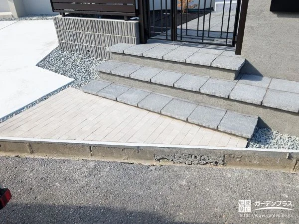 素材感と浮遊感で魅せる、洗練されたアプローチデザイン