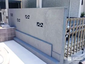 塗装で仕上げた境界塀