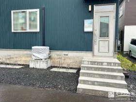 玄関まわりを整えて使い勝手が向上するサイクルラック設置工事