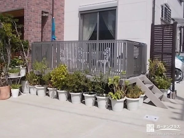 ワンちゃんと一緒に安心して寛げるウッドデッキの設置工事