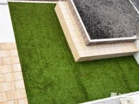 限られた庭を上手に活かす、タイルベンチのある心地よい前庭[施工後]