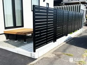 高尺フェンスで叶えるプライベートの庭空間[施工後]