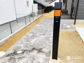 自然石調アプローチで趣ある佇まいに[施工後]