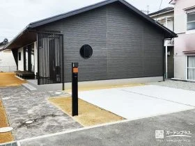 平屋の佇まいを引き立てるシンプルモダンな新築外構