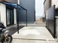 視線をやわらげつつ快適に使えるテラス屋根と駐車スペース工事